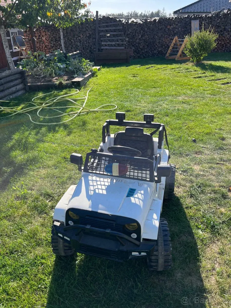 Dětské elektrické autíčko.