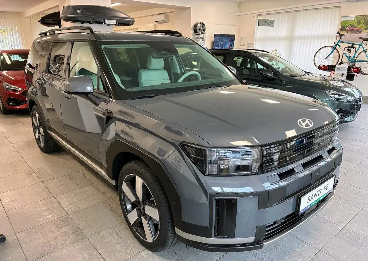 Hyundai Santa – 2026, 15 km