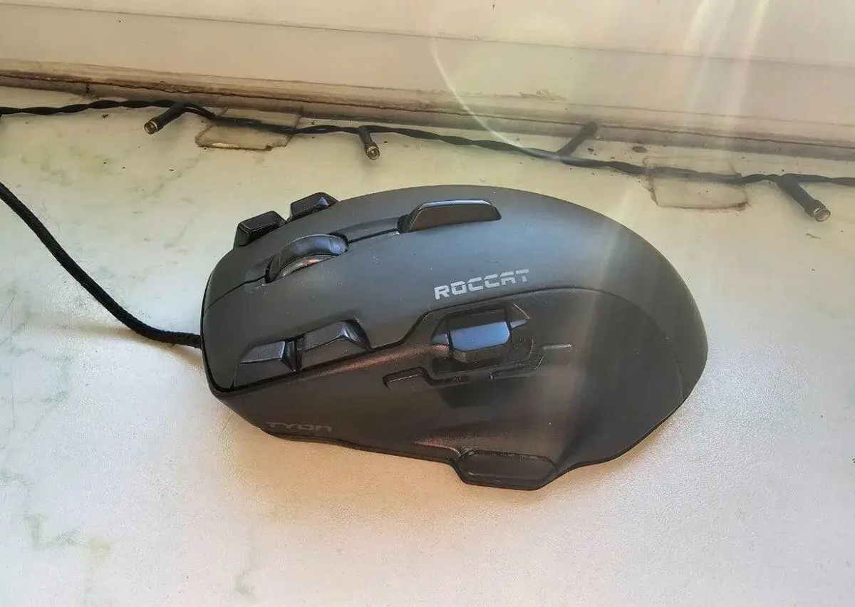 Roccat Tyon – herní myš, 16 tlačítek