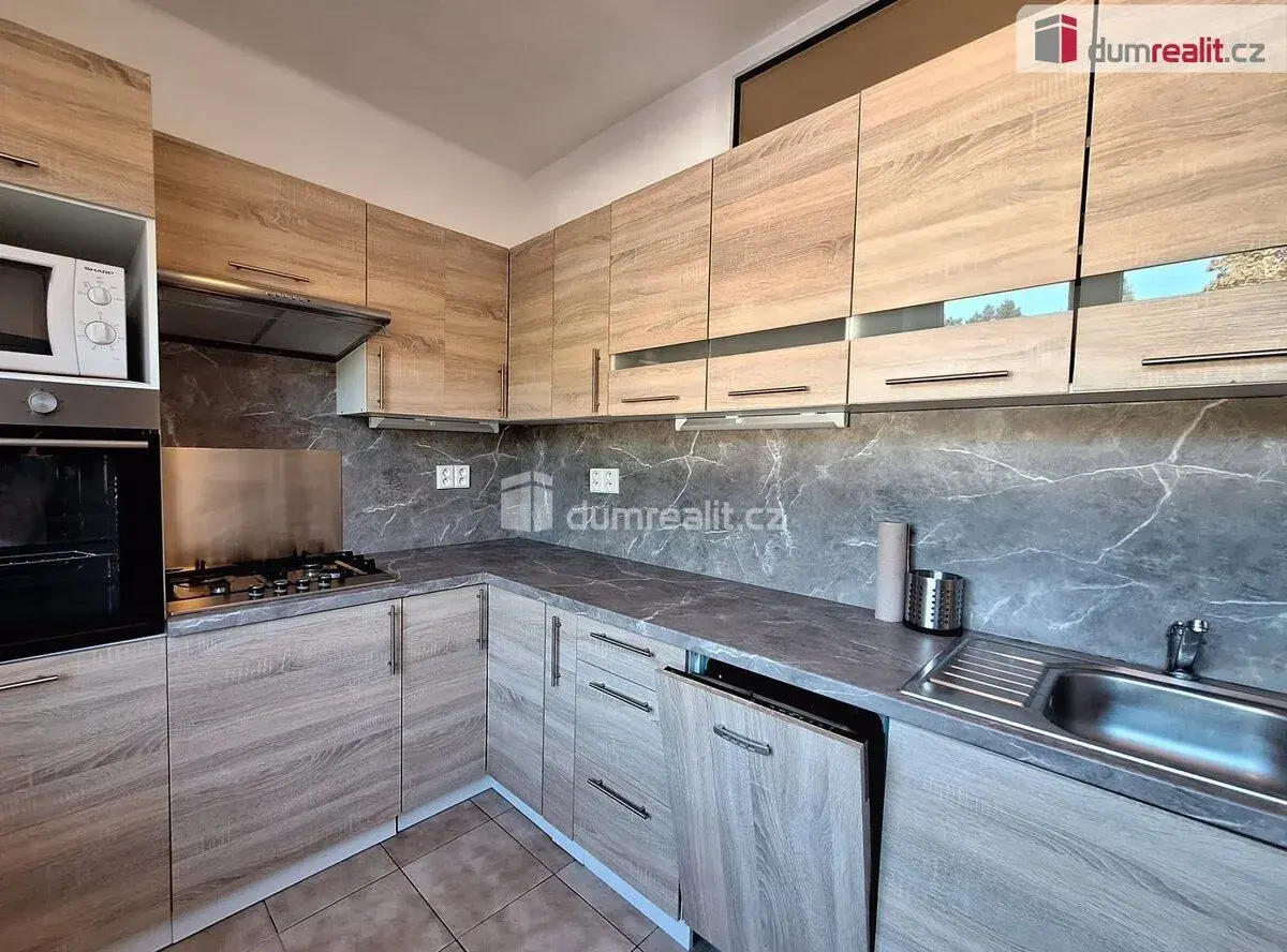 pronájem bytu 3+1 65m2 P10 Vinohrady Krátká částečně zařízen