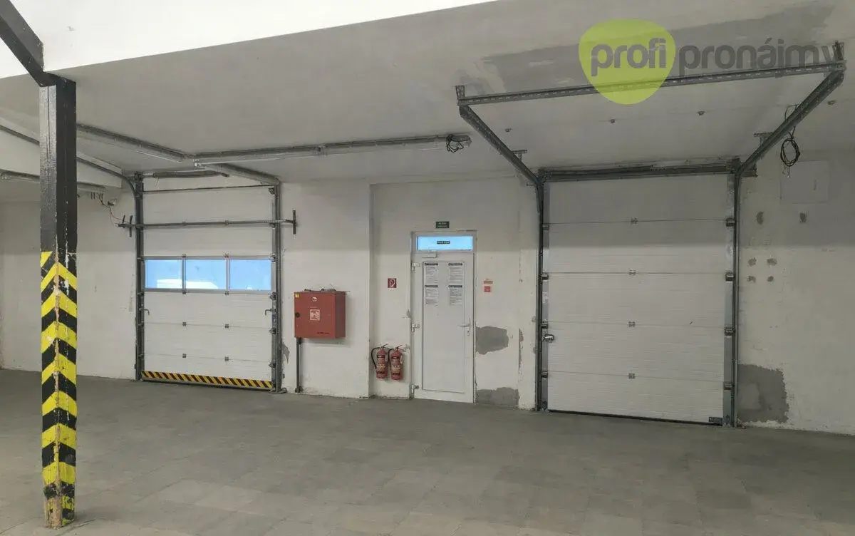 Pronájem skladových prostor – centrum Zlína | 698 m²