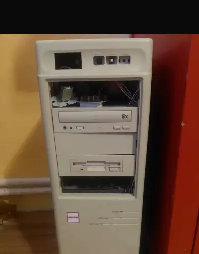 Retro počítačová skříň / PC bedna Aragon (Turbo)
