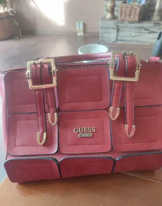 Kabelka Guess
