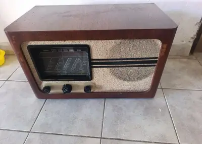 Staré radio mikrofona mk309 -slavěna