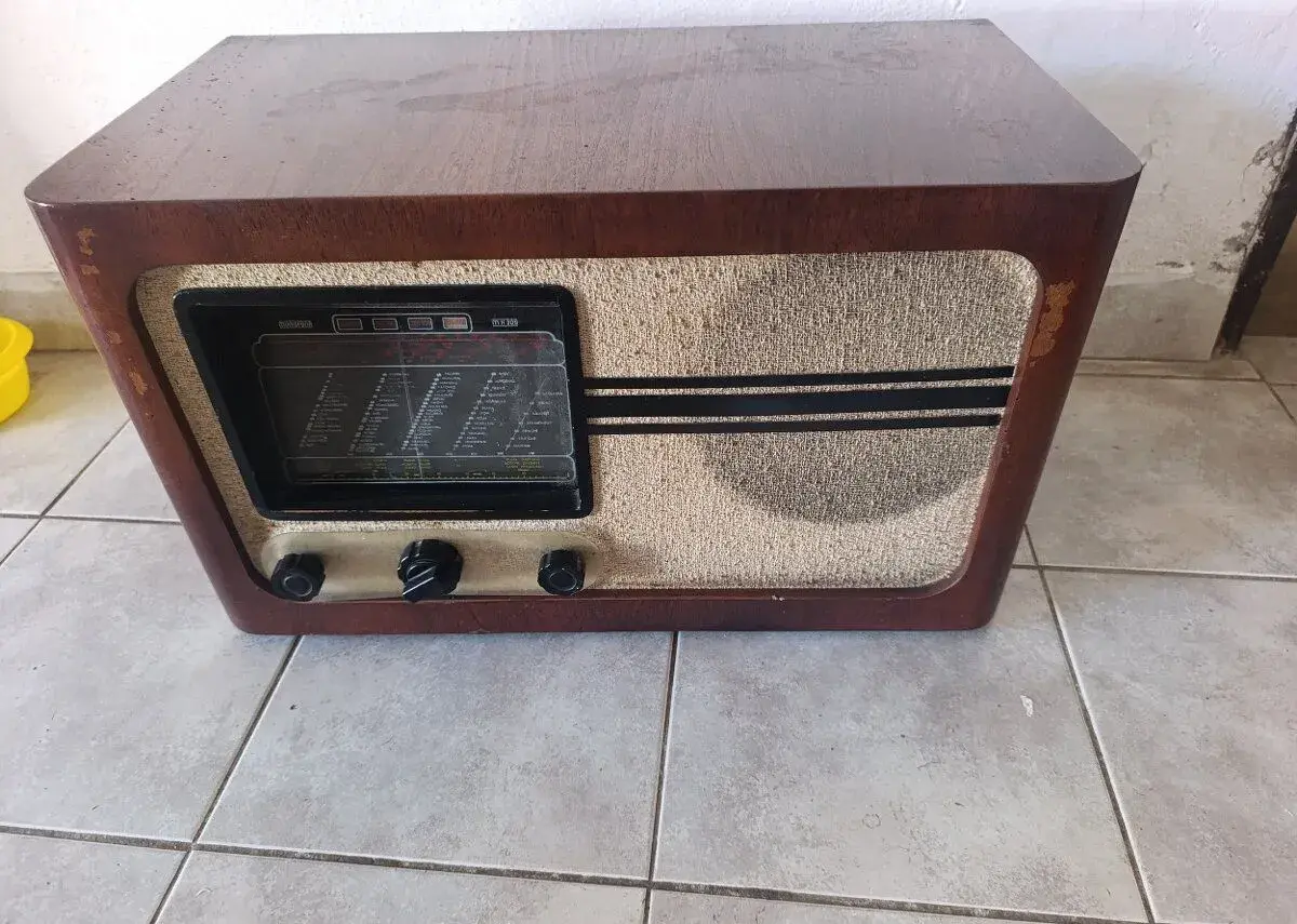 Staré radio mikrofona mk309 -slavěna