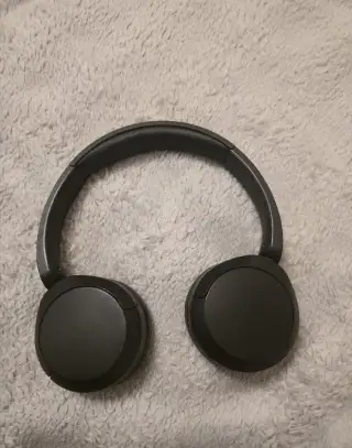 Sony WH-CH520 – Bezdrátová sluchátka (černá)