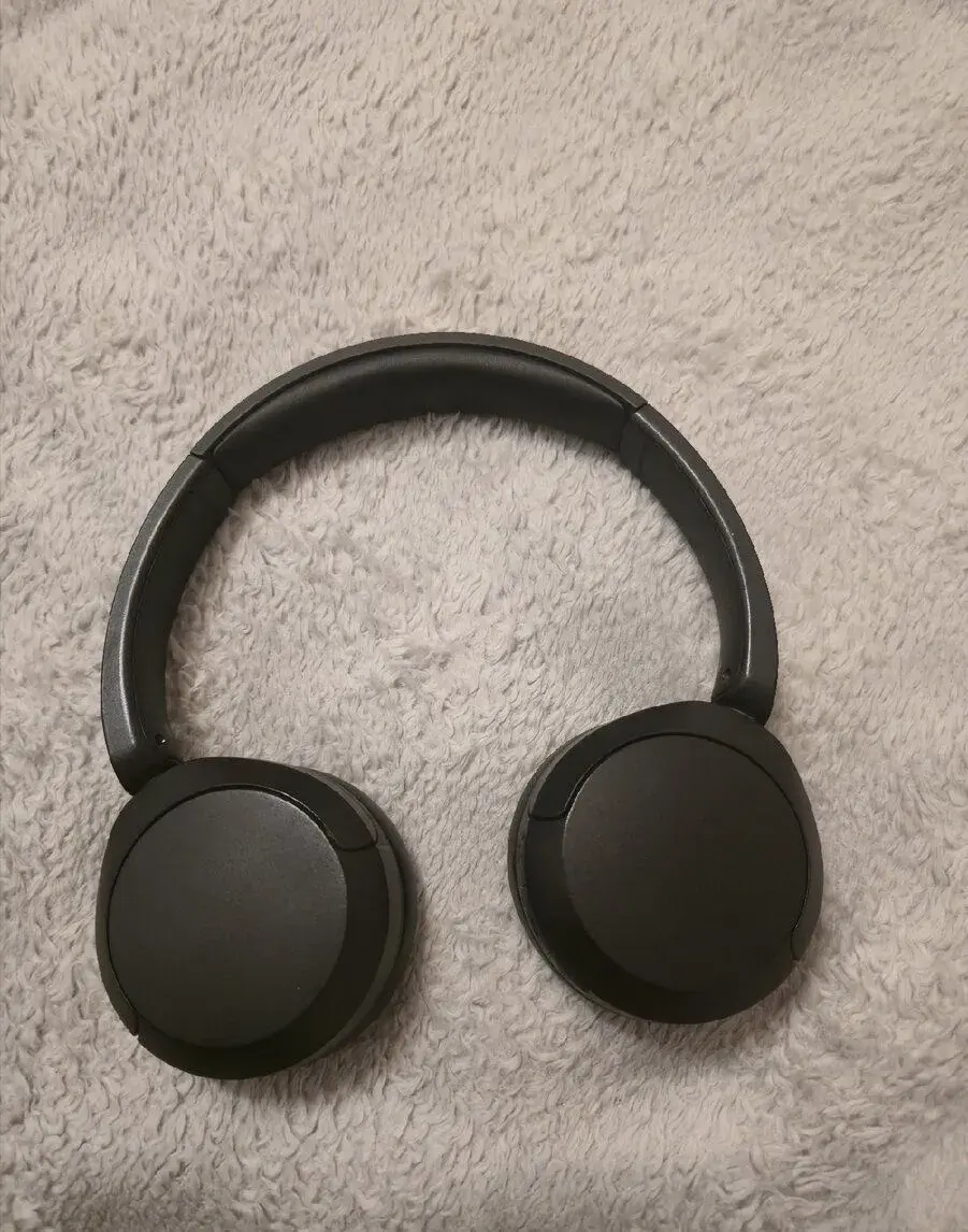 Sony WH-CH520 – Bezdrátová sluchátka (černá)