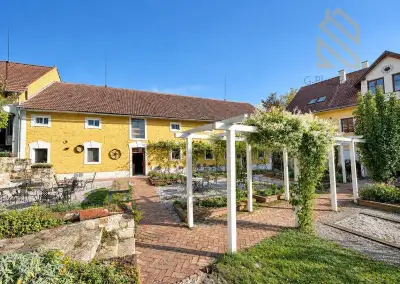 Pronájem vybavené restaurace se svatebním sálem, 250 m² – St