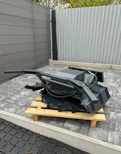 Nový hydraulický diskový mulčovač pro nakladač