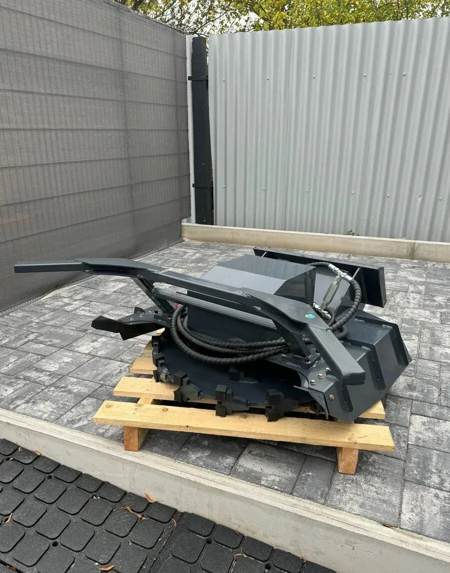 Nový hydraulický diskový mulčovač pro nakladač