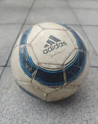 Fotbalový míč Adidas Starlancer 7185