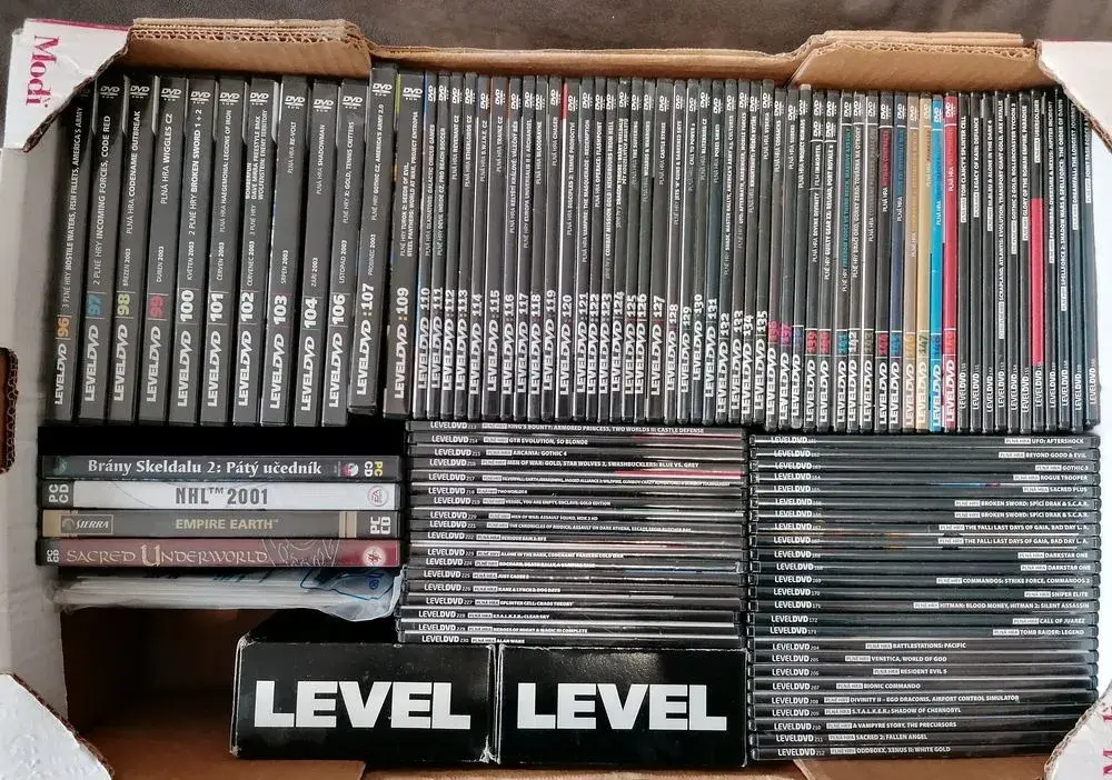 CD a DVD z časopisu Level