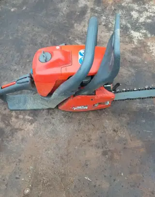 Motorovou pilu