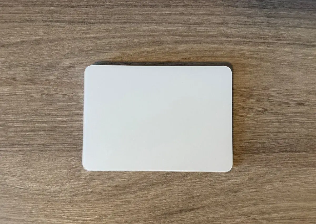 Apple Magic Trackpad, bílý