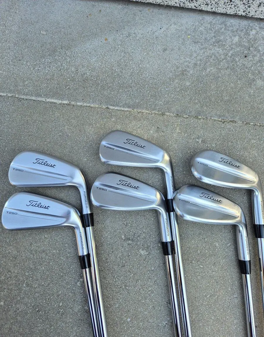 set želez Titleist T250