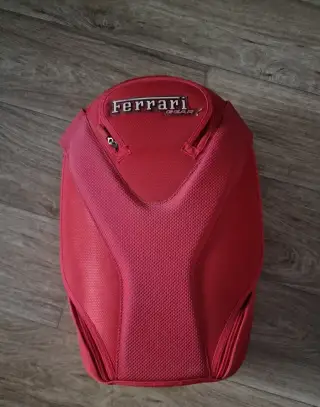 Batoh Ferrari