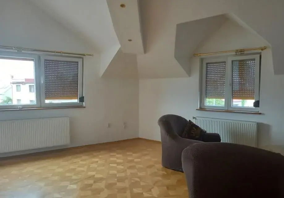 Podnájem pokoje spolubydlení, pro ženu, Nemošická ul. Pardub