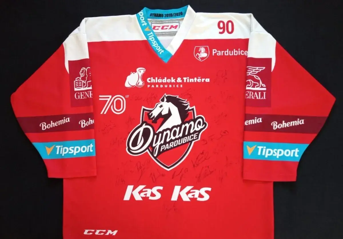 DRES DYNAMO Pardubice s podpisy hráčů