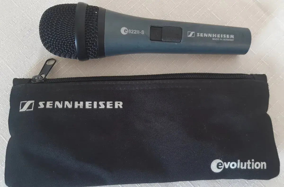 Sennheiser E822S Handheld DynamicVocal Microphone