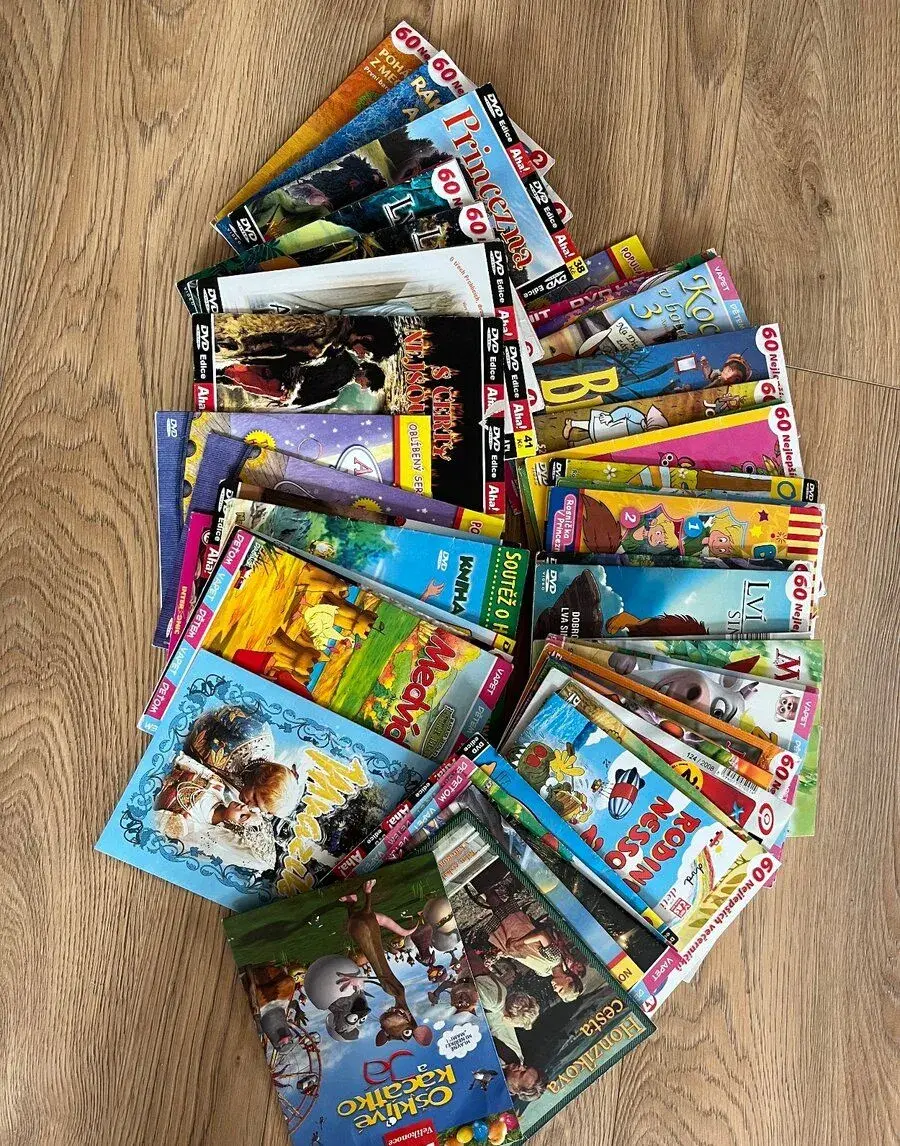 129 DVD s dětskými filmy a pohádkami