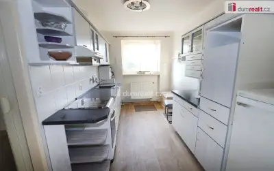 Útulný udržovaný byt 2+1 v prvním patře cihlové budovy v Dob