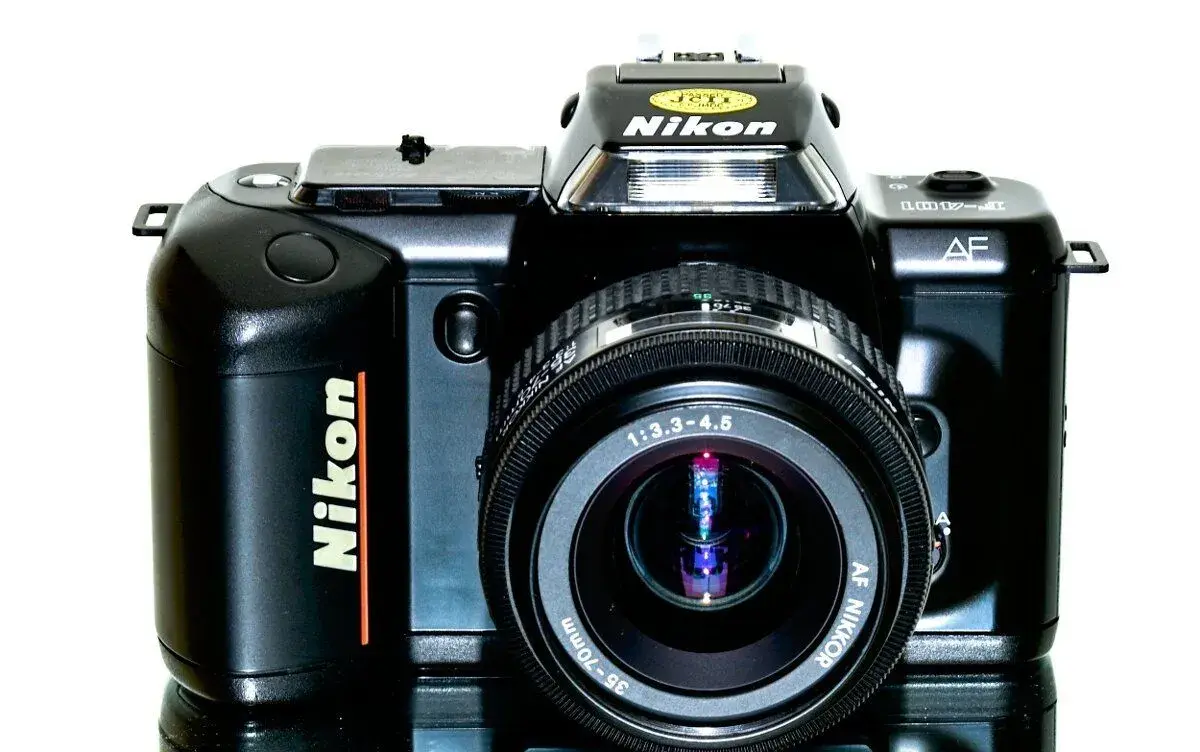 Nikon F-401 + Nikkor AF 35-70mm STAV
