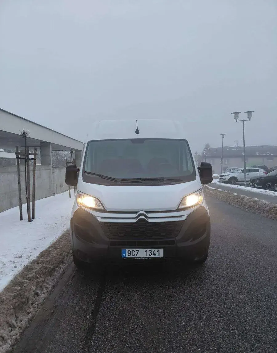 K půjčení dodávka Citroen Jumper L2H2