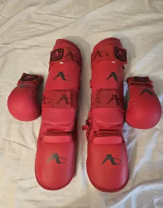 Červené chrániče karate XS
