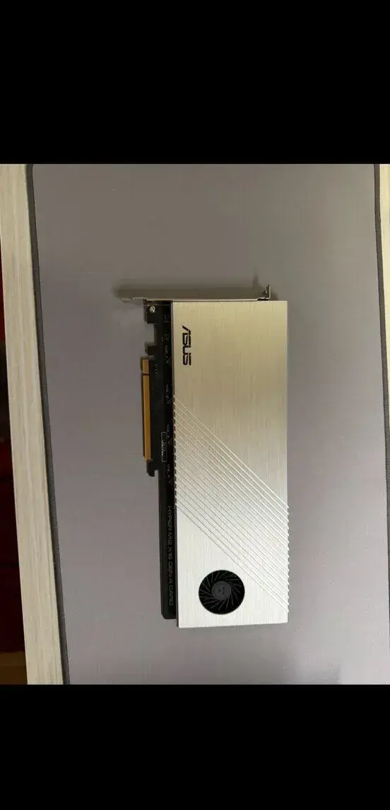 ASUS Hyper M.2 x16 Gen 4 Card (PCIe 4.0 adaptér pro 4x NVMe