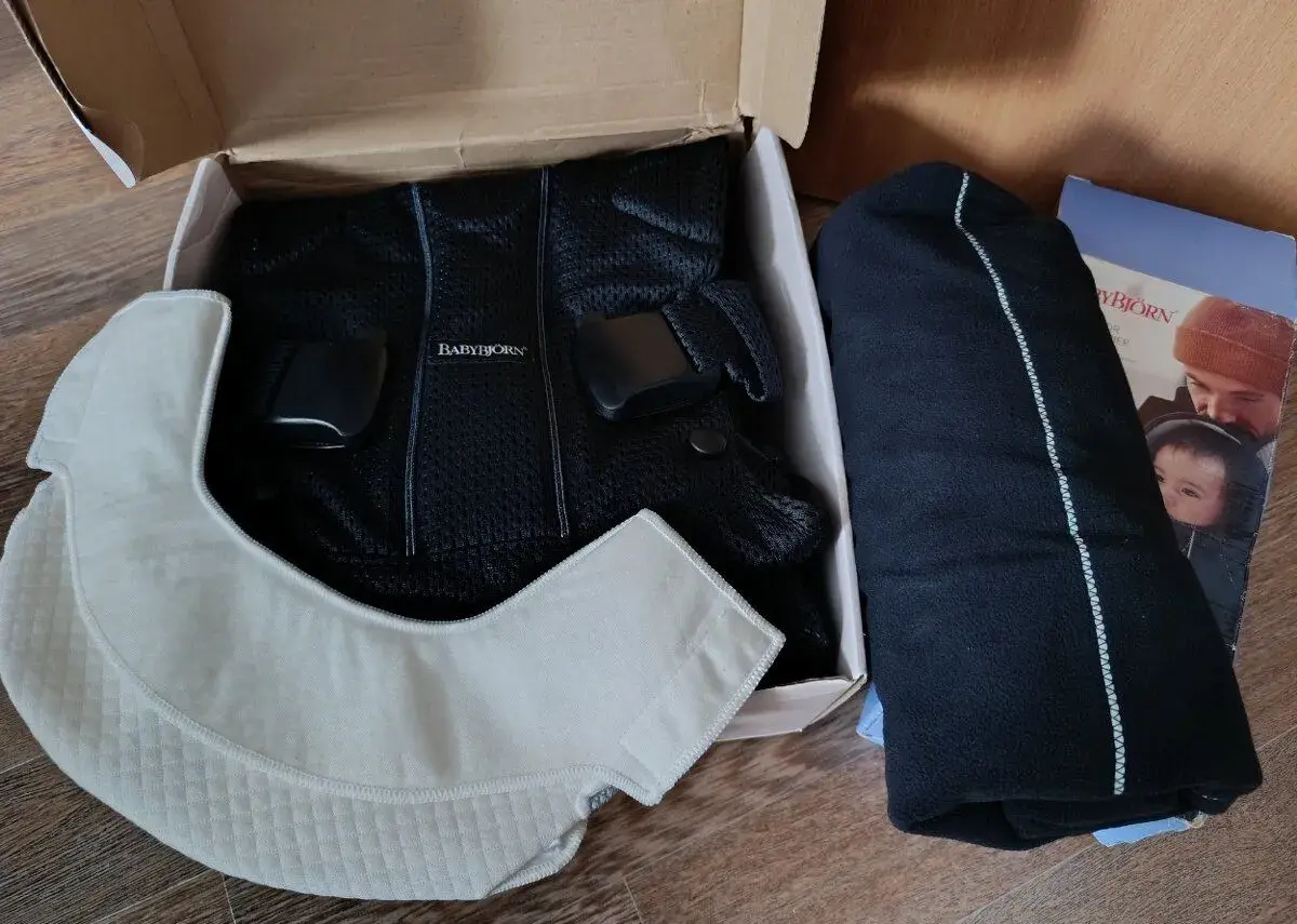 Set BabyBjörn nosítko Airy mesh + přikrývka + bryndák