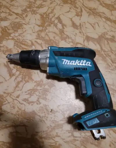 Makita DFS250Z