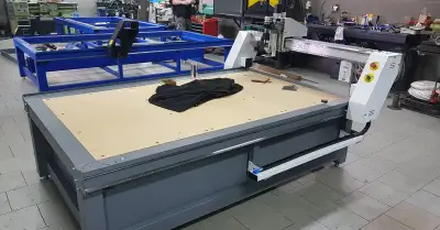 CNC Frezka 1300x2600mm s možností vákuového držení