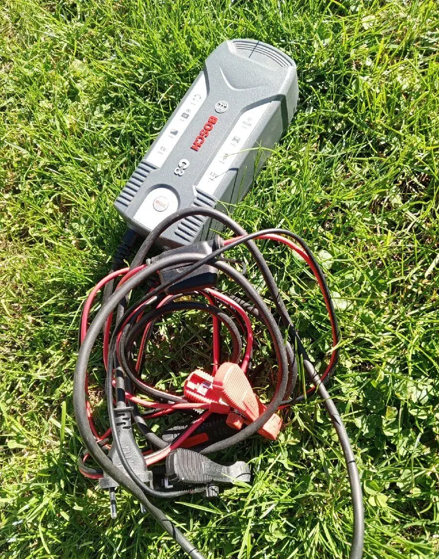 Autonabíječka Bosch C3