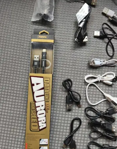 USB kabely a nabíječky