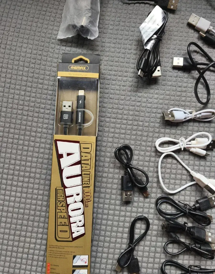 USB kabely a nabíječky