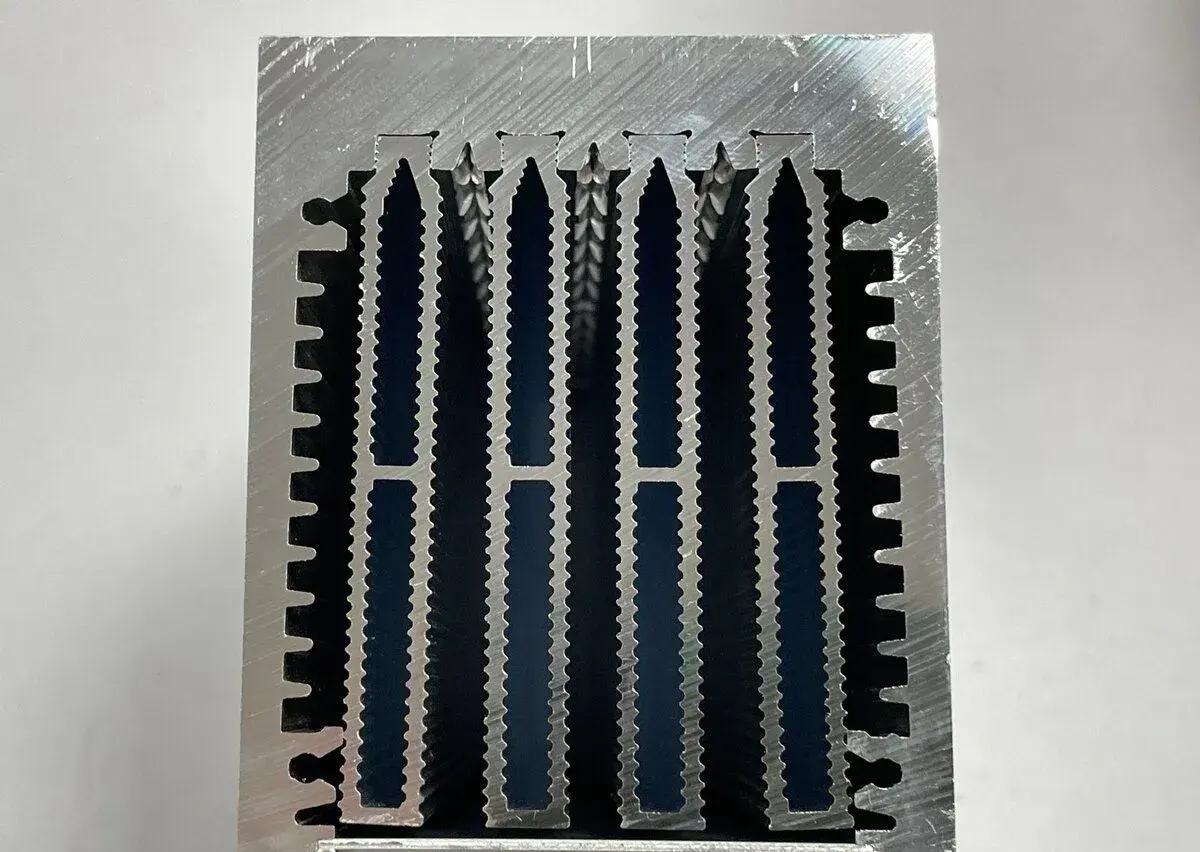 Hliníkový chladič s ventilátorem 12