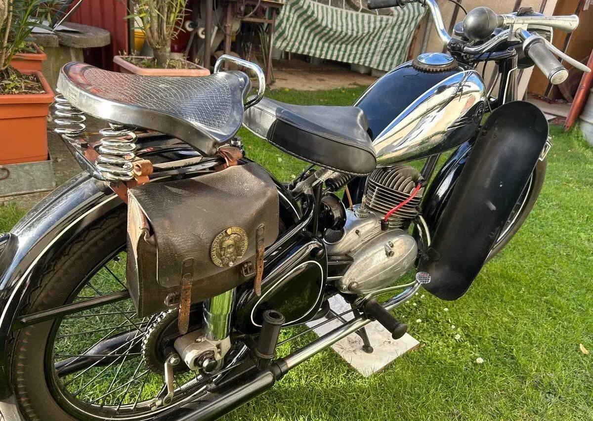 Motocykl CZ 150 c, vývozní verze