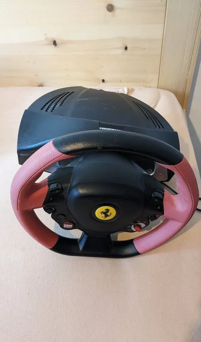 Thrustmaster herní volant Ferari