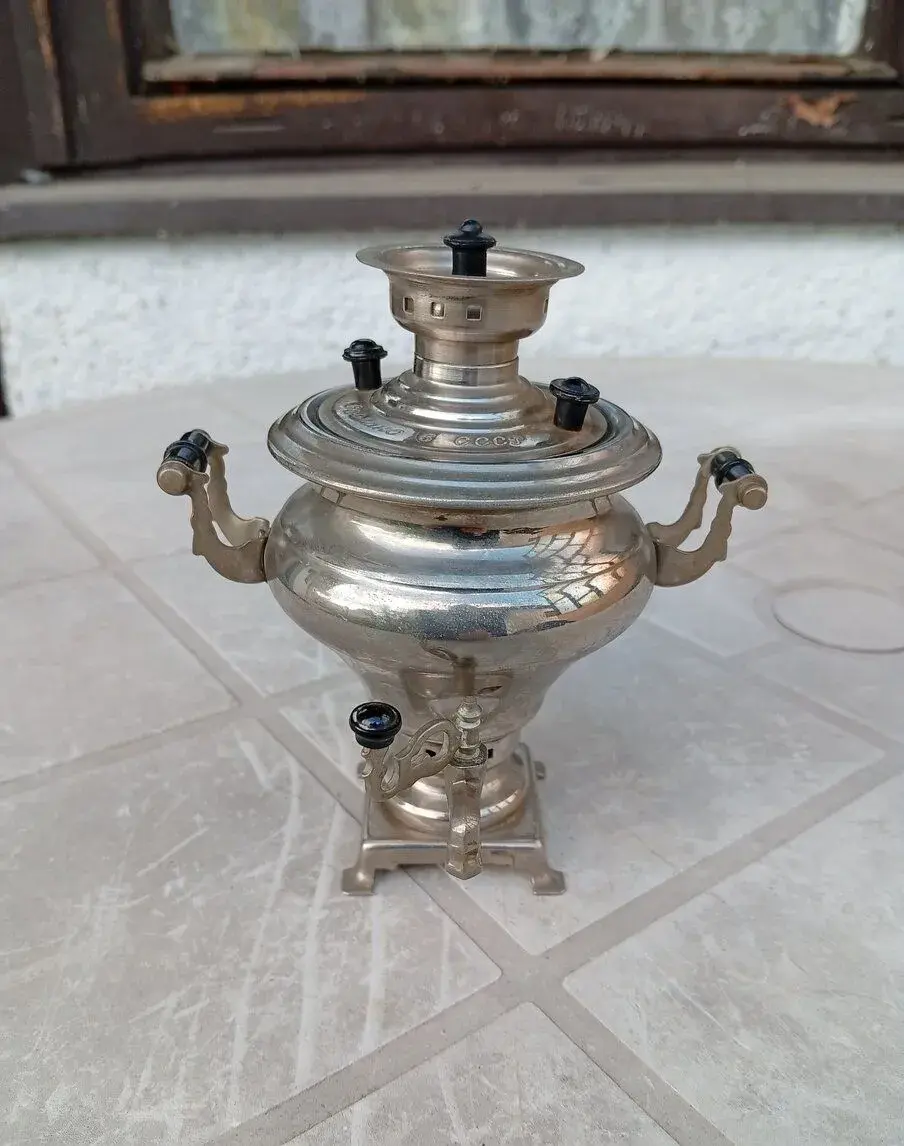 Kompletní samovar.