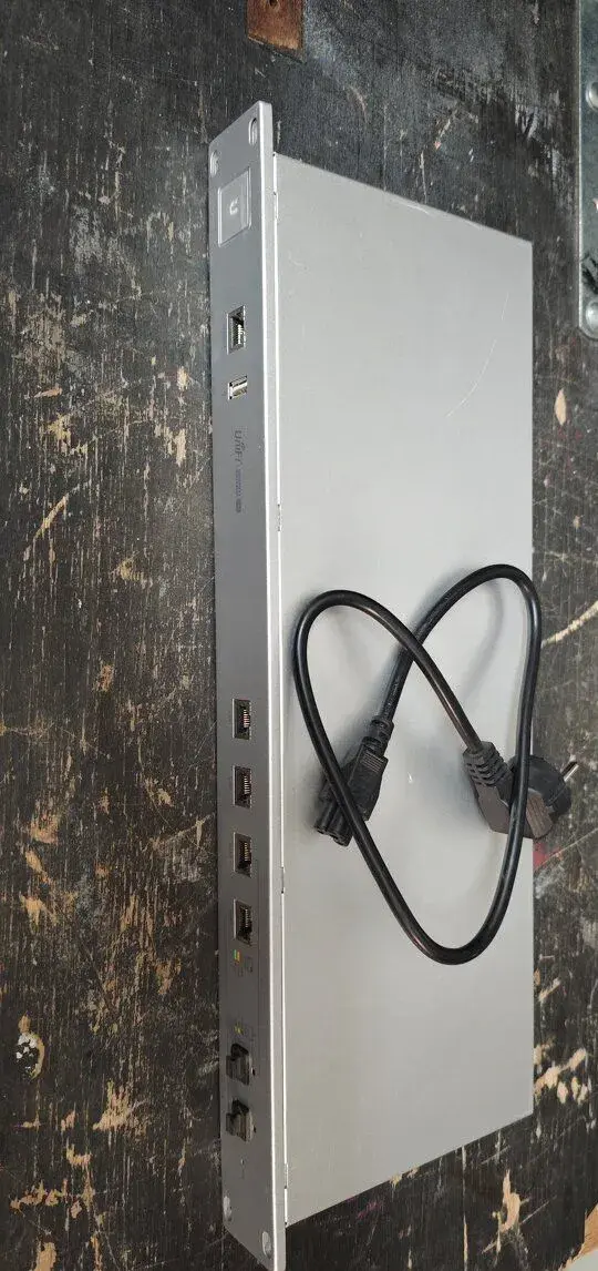 UniFi Security Gateway Pro 4 (USG-PRO-4)