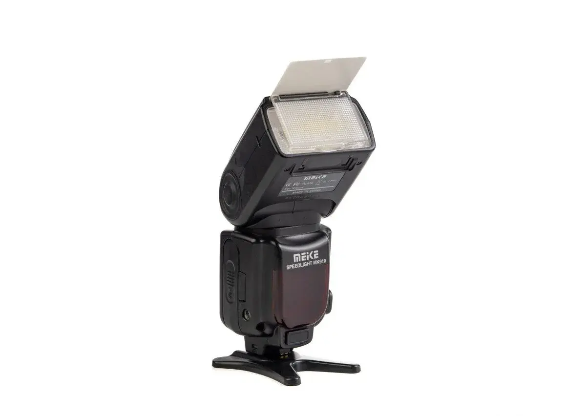 Blesk Meike MK910 pro Nikon + příslušenství