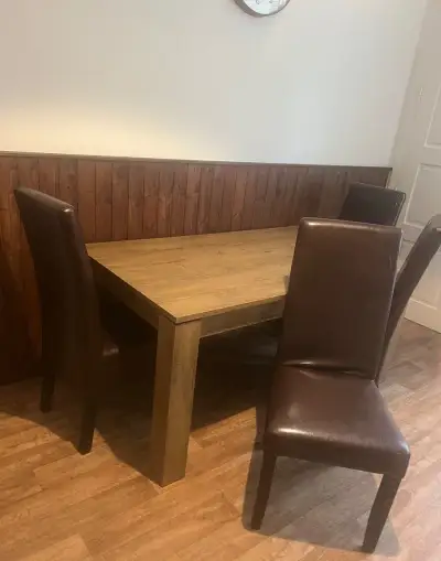 Stůl +4 židle