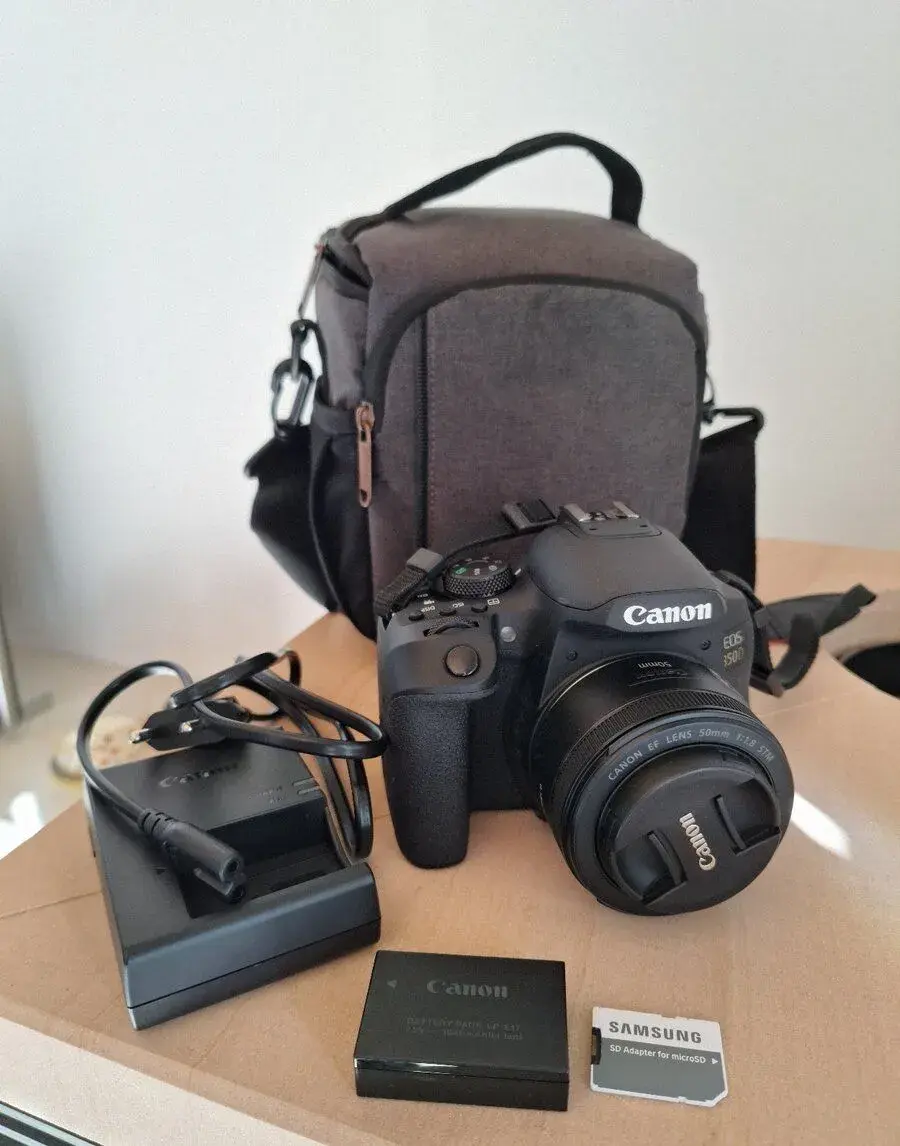 Canon eos 850D - málo používaný