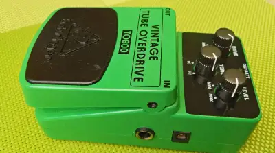 Kytarové efekty z pedalboardu
