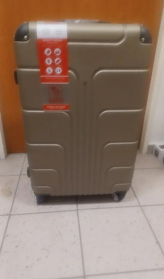Cestovní kufr zavazadlo do letadla