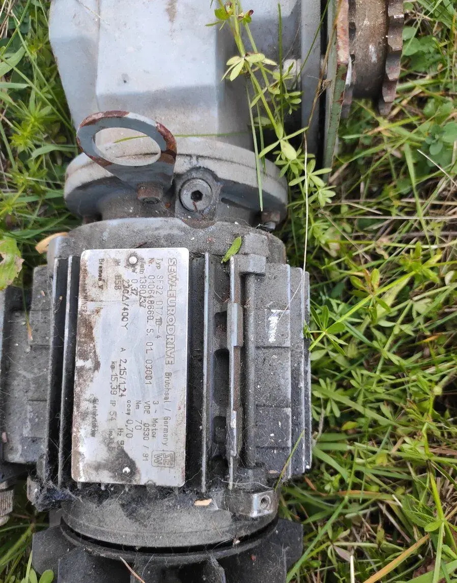 Motor s převodovkou