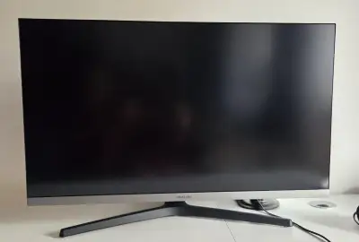 Samsung UR55 28″ 4K IPS – bez mrtvých pixelů