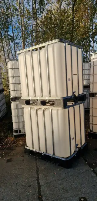 Nádrž 1.000 litrů, IBC BOX,kubíkovka, zásobník,nadrz