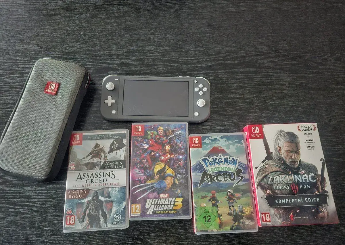 Nintendo Switch Lite + hry