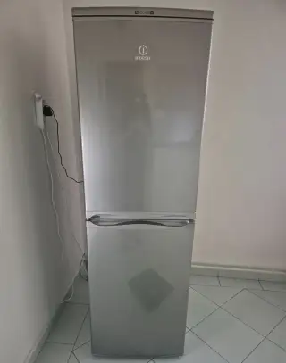 Lednička s mrazakem